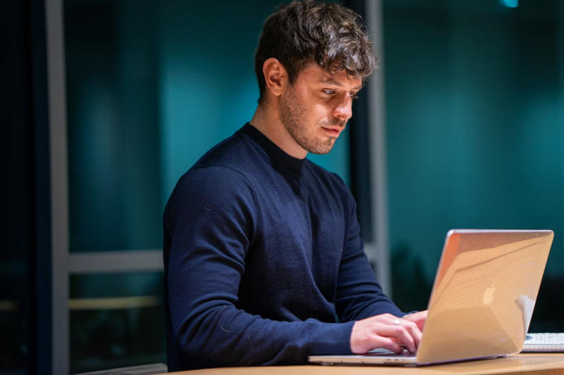 Aktive Nutzer künstlicher Intelligenz stehen vor einem erhöhten Risiko des beruflichen Burnouts