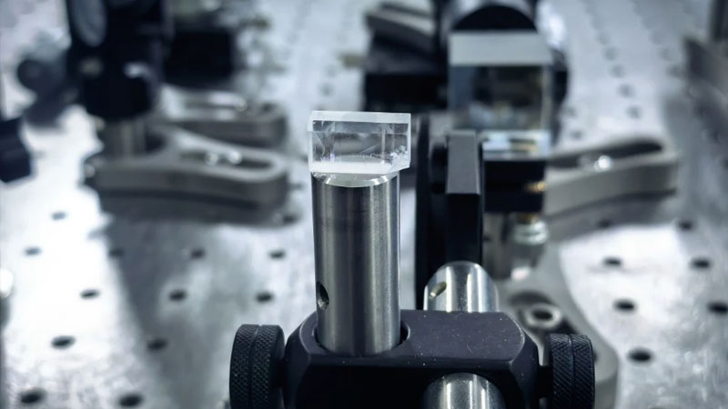 In China wurde ein kompakter Festkörperlaser entwickelt, um Zugang zum zuvor unerreichbaren VUV-Bereich zu ermöglichen und neue Möglichkeiten in der wissenschaftlichen Forschung, Raumfahrttechnologien und Chipfertigung zu eröffnen