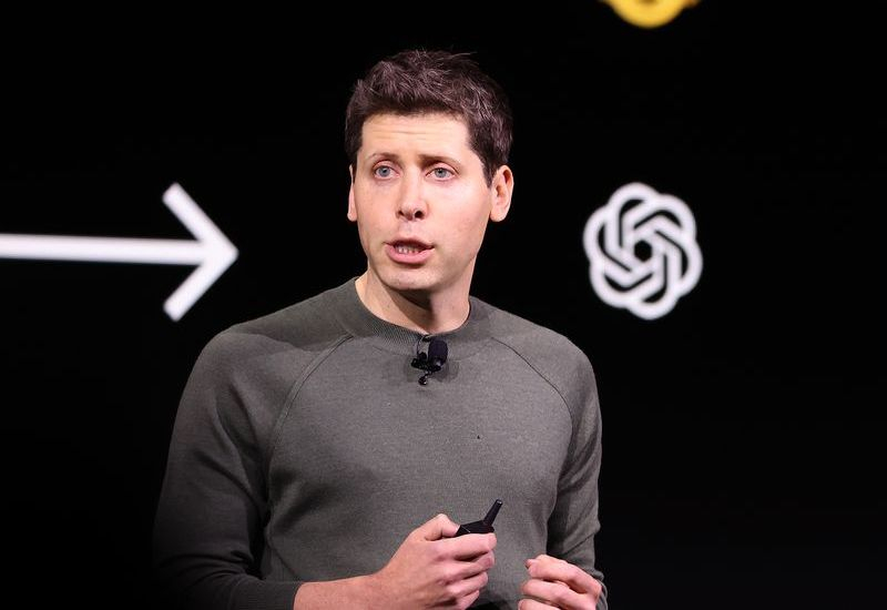 Sam Altman versprach, den „schleifenhaften“ Vertrag mit dem Verteidigungsministerium zu korrigieren, um die Bürger vor Überwachung zu schützen.