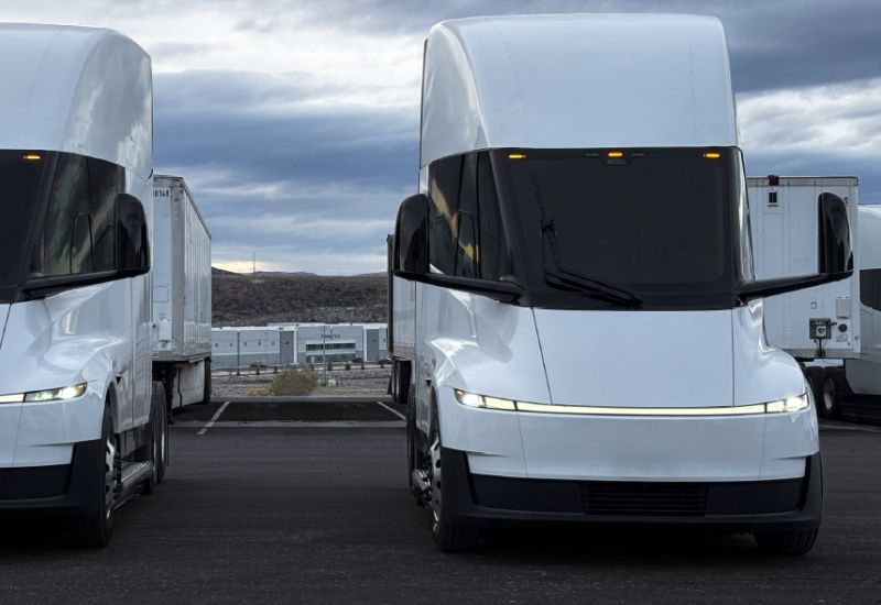 Der Preis für die elektrischen Lastwagen Tesla Semi war deutlich höher als angegeben, liegt aber dennoch unter dem der Konkurrenz.