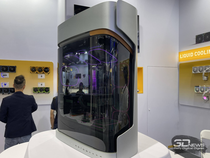 Geometric Future präsentierte auf der Computex 2026 gigantische Gehäuse, glänzende Blockstromversorgungen und neueste Flüssigkeitskühlungssysteme.