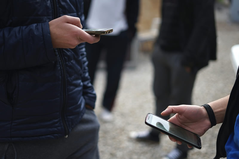 Der Großteil der jungen Australier nutzt weiterhin soziale Netzwerke trotz Einschränkungen.