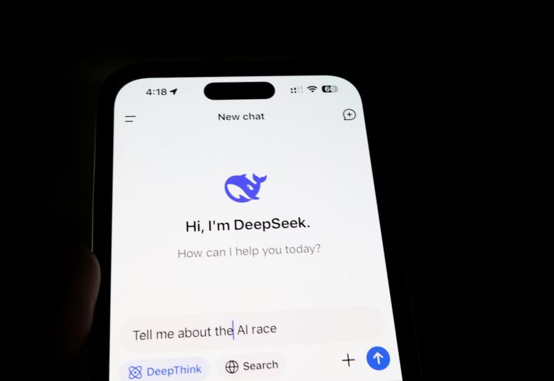 Anthropic beschuldigt drei chinesische Unternehmen der „Destillation“ ihrer KI‑Modelle