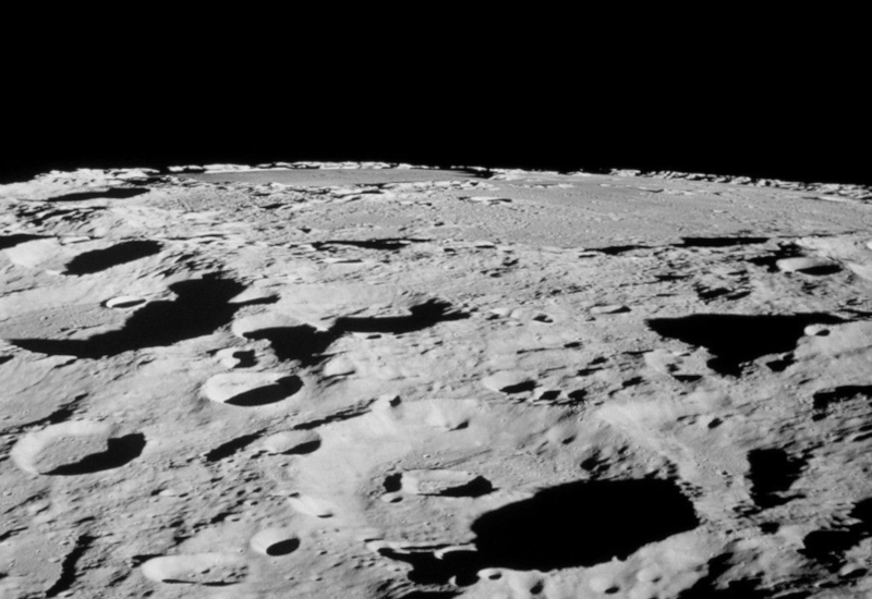 -223 °C und ewige Dunkelheit: Wissenschaftler schlagen vor, ein Laser‑GPS direkt in die Krater des Mondes zu installieren.