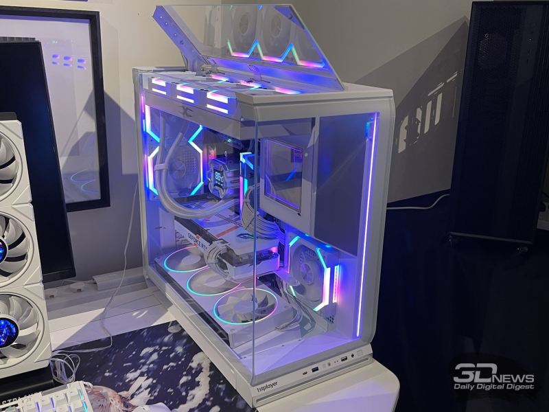 Bericht vom Ausstellungsstand 1stPlayer auf der Computex 2026: Panorama-Gehäuse, SJO, Lüfter-Bildschirme und kompakte, aber leistungsstarke Netzteile