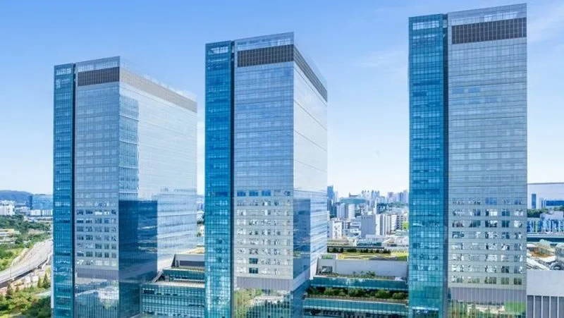 Samsung wird im Februar mit der Massenlieferung von HBM4‑Speicher beginnen und dabei die Konkurrenten überholen.