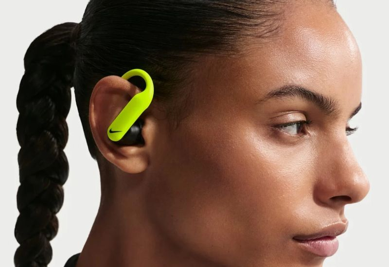 Apple und Nike haben gemeinsam eine limitierte Serie von Powerbeats Pro 2‑Kopfhörern vorgestellt