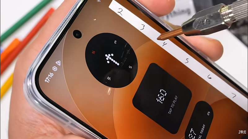 Das Nothing Phone (4a) Pro hat den Belastungstest ohne Überraschungen bestanden, jedoch wurde ein Detail zur Wasserdichtigkeit festgestellt.