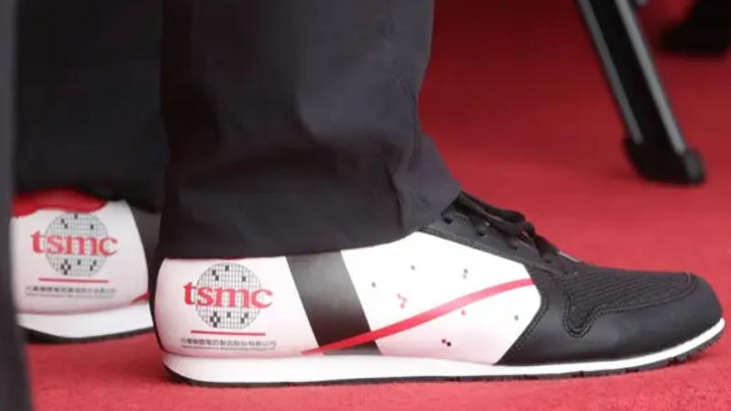 TSMC hat eigene Marken-Sneaker und einen Reiskocher vorgestellt, beschränkte sich jedoch darauf, sie nur für ihr eigenes Unternehmen zu produzieren.