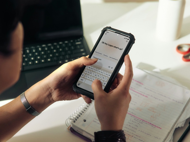 In einer Umfrage stellte sich heraus, dass die Hälfte der Arbeitnehmer in den USA bereits künstliche Intelligenz am Arbeitsplatz einsetzen