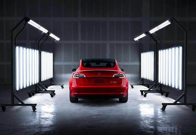 Tesla scherzt mit seinen Fans und verschiebt die Präsentationszeremonie der neuesten Modelle S und X unerwartet.