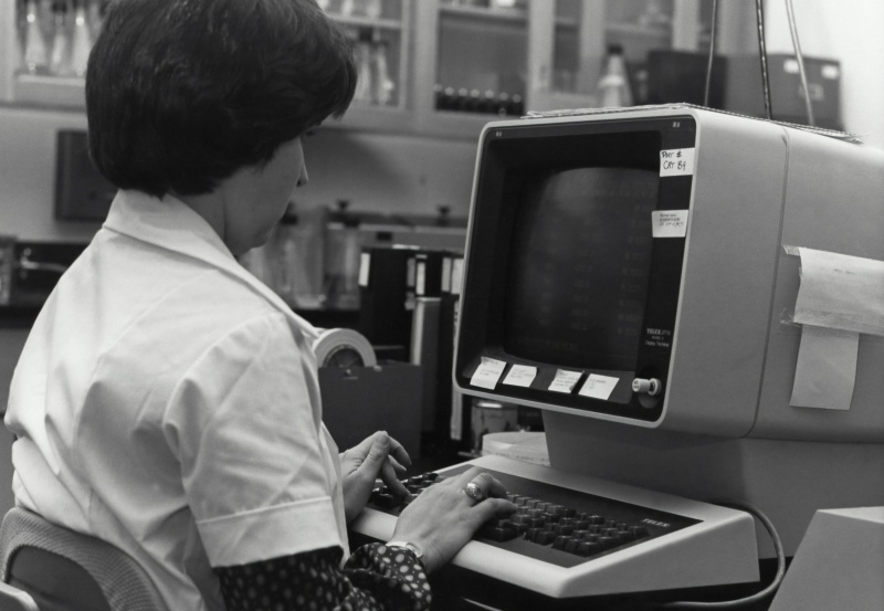 Der weltweite Verkauf von Personalcomputern wird um 5 % sinken, weil die Speicherpreise steigen, während die einzige Perspektive bei Apple und Gaming liegt.