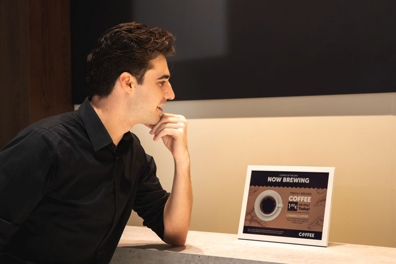 Samsung präsentiert einen einzigartigen E‑Ink-Bildschirm mit farbigem Elektroink, der aus Phytoplankton hergestellt wird.