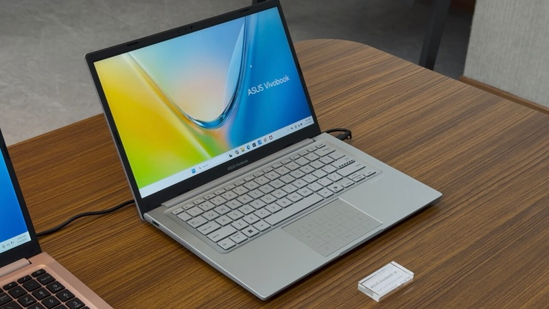 Asus hat die sparsamen Modelle Vivobook S14 und S16 mit sechskernigen Core 7 vorgestellt und behauptet, sie seien wettbewerbsfähig im Vergleich zum MacBook Neo.