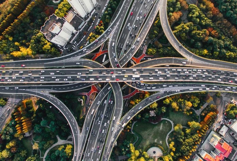 KI-System lehrt Fahrzeuge, über Straßenlöcher zu berichten, und übermittelt anschließend diese Informationen an die Straßendienstleister.