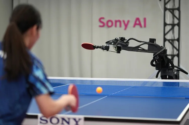 Sony hat einen Roboter veröffentlicht, der erstmals professionelle Tischtennisspieler besiegt.