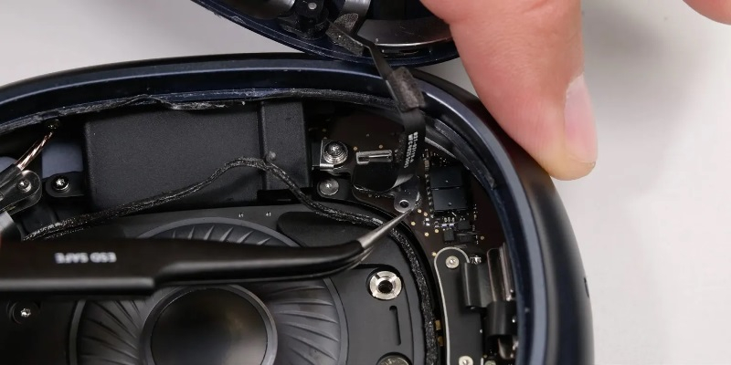 iFixit hat die AirPods Max 2 auseinandergebaut und gezeigt, dass ihre Innenanordnung unverändert geblieben ist