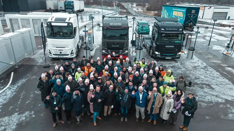 Schweden stellte eine 1,2‑MW-Ladestation für Elektrofahrzeuge vor – und der Frost hielt nicht auf.