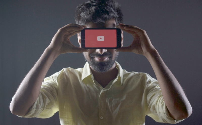 YouTube startet verpflichtende Werbung für das Ansehen auf Fernsehern weltweit.