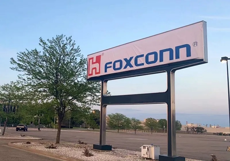Foxconn wird die Produktion von KI‑Servern ausbauen und sie sowohl an NVIDIA als auch an Intel liefern.