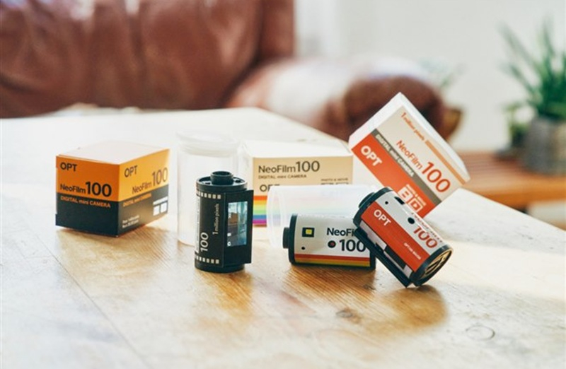 In Japan ist die digitale Kamera-Schlüsselanhänger-OPT100 Neo Film in Form einer 35-mm-Filmspule erhältlich.