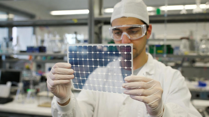 Spanien hat „zweidimensionale“ Solarpanels entwickelt, die perfekt für Gebäudefassaden geeignet sind