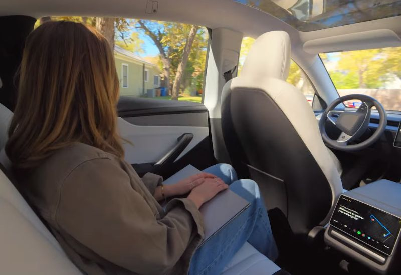 Tesla-Roboterfahrzeuge in Staus: von 25 Autos fehlt der Fahrer, aber sie bewegen sich trotzdem