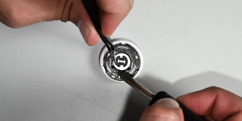 iFixit hat einen neuen AirTag geöffnet und die frühere Fehlfunktion festgestellt