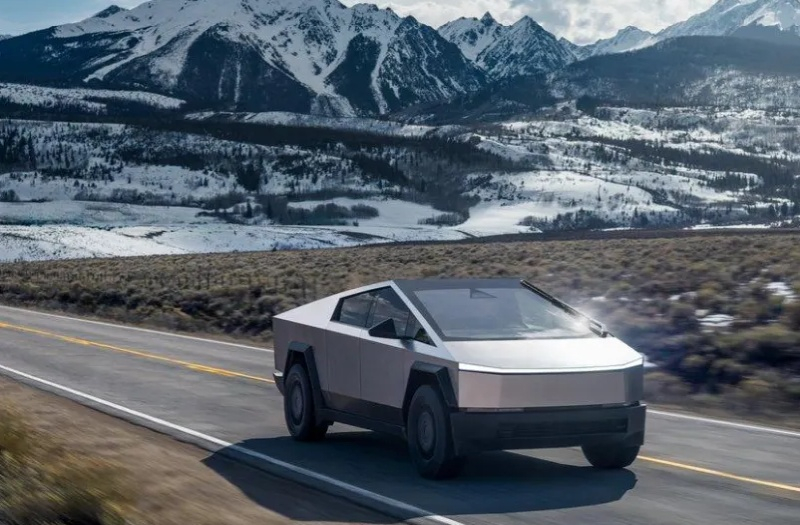 Tesla zieht 173 Cybertrucks zurück wegen des Risikos, dass die Räder bei den Hinterradantrieb-Modellen abfallen.