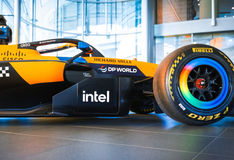 Intel positioniert sich als Rechenpartner von McLaren und stellt AMD auf den Formelfahrerstrecken in Frage